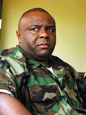 Jean Pierre en tenue militaire